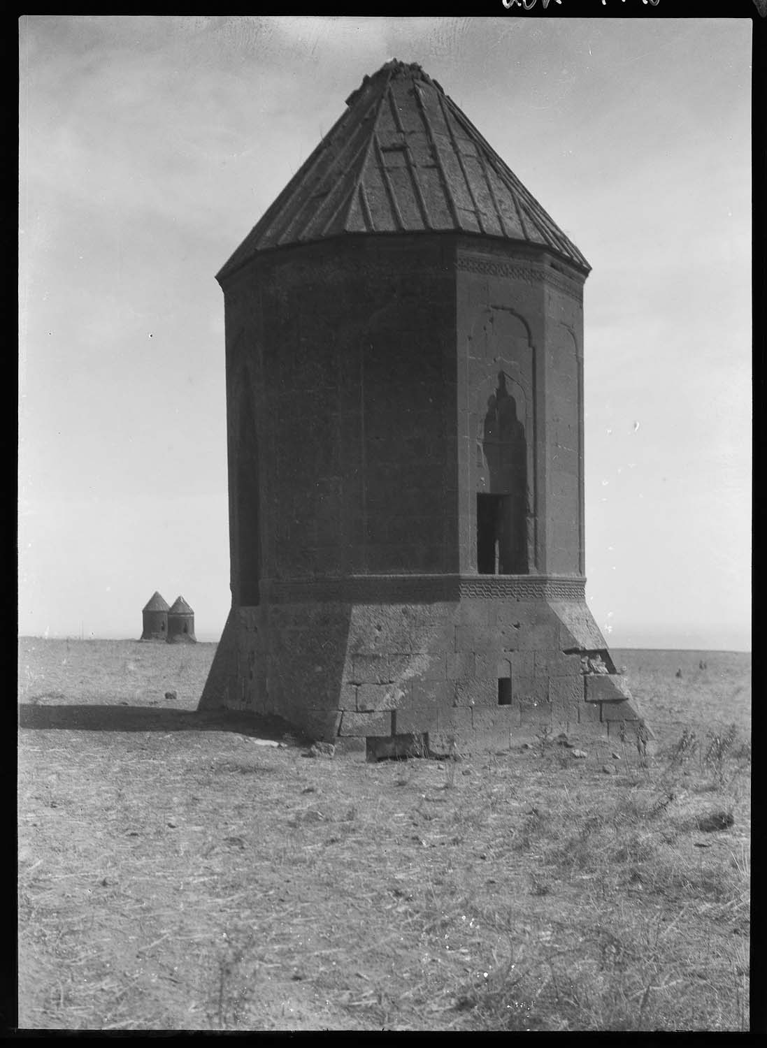 Vue d'un mausolée anonyme
